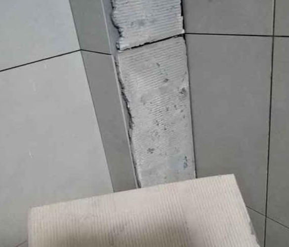 宽甸瓷砖空鼓维修公司分享下厨房瓷砖脱落的补救措施。